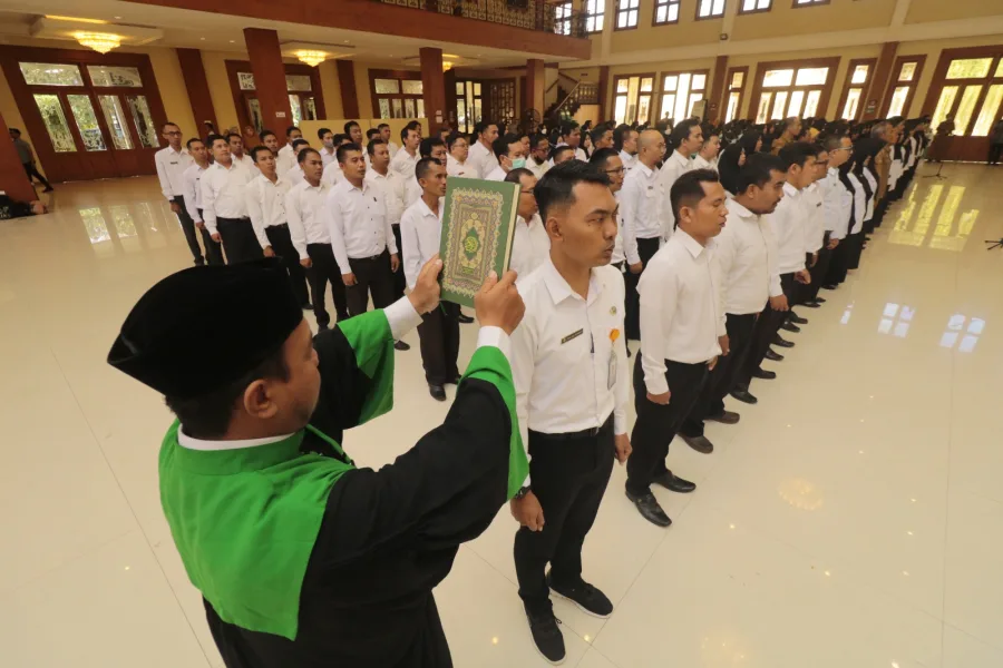 Sekda Probolinggo Ambil Sumpah 182 Pegawai PPPK dan 5 ASN Pegawai PPPK