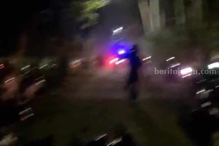Gerombolan Rusak Rumah di Jember, Polisi Lepas Tembakan pengrusakan rumah