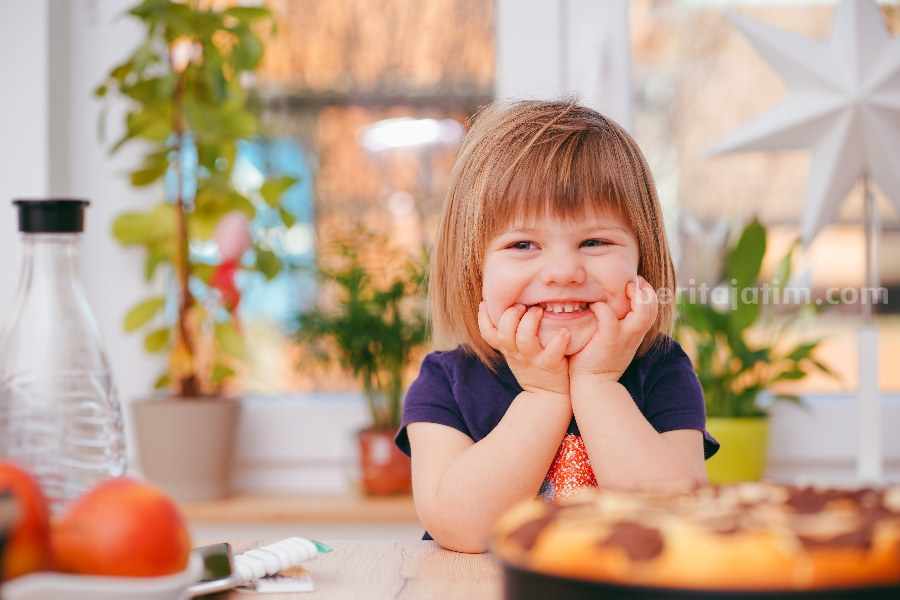 7 Makanan Bergizi yang Bantu Tingkatkan Kecerdasan Anak Ilustrasi anak kecil. (Sumber foto: Alexander Dummer/pexels.com)