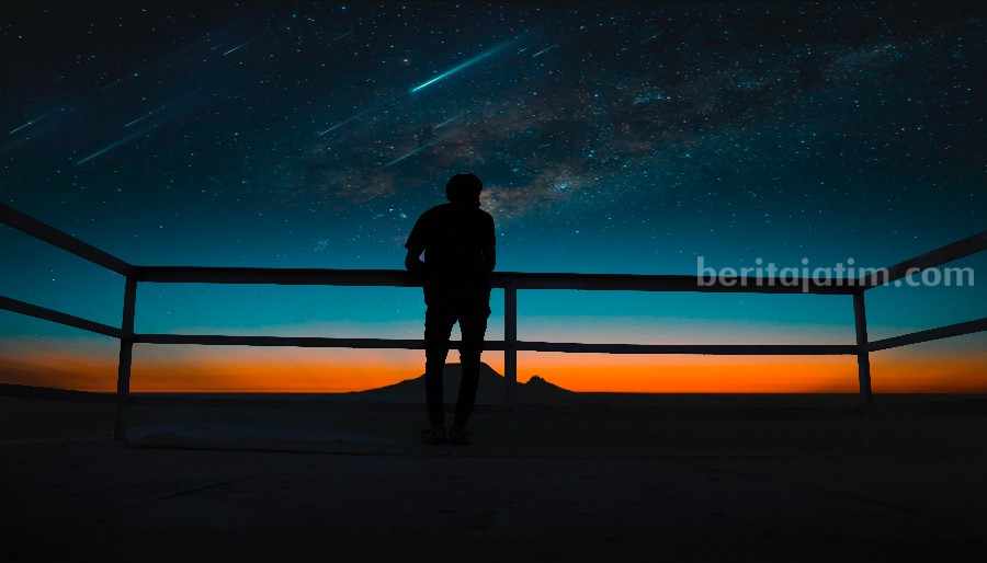Ilustrasi hujan meteor. (Sumber foto: Raman Deep/pexels.com)