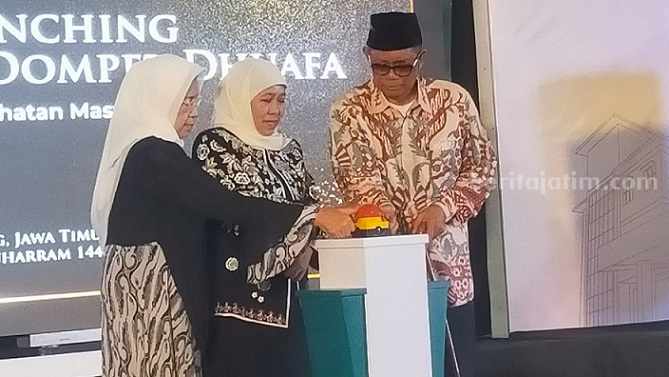 Nyai Farida Salahuddin Wahid, Gubernur Jatim Khofifah dan Parni Hadi memencet sirine sebagai tanda dibukanya RSHA Tebuireng Jombang, Selasa (8/8/2023)