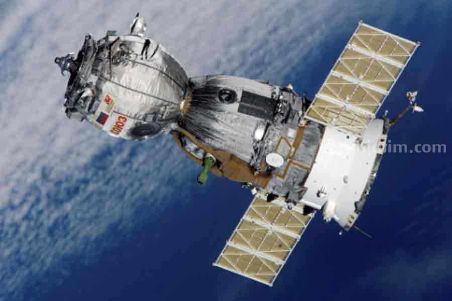 Ilustrasi satelit navigasi. (Pixabay)