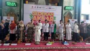 Bupati Jombang Mundidah Wahab menghadiri sedekah akbar