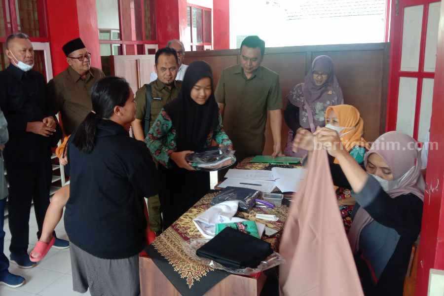seragam sekolah