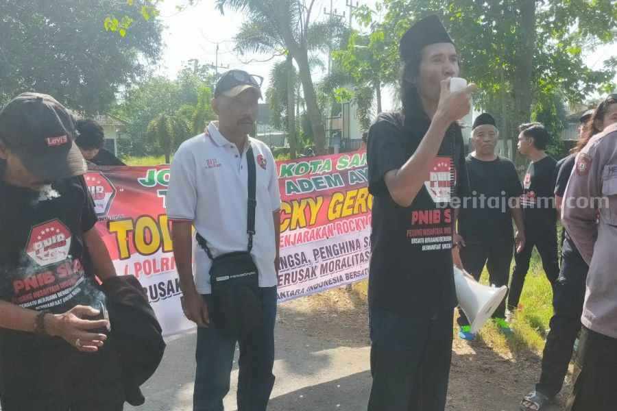 tolak rocky