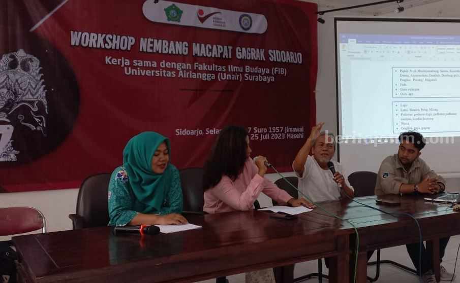 Penyampaian materi oleh narasumber Suwarmin MSn dan Tari Ramadhani dalam Workshop Nembang Macapat Sidoarjo di Aula Dekesda Art Center, Selasa (25/7/2023).
