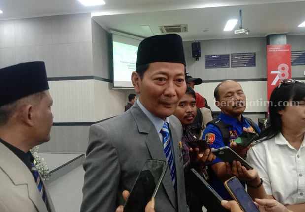 Bendahara DPW PAN Jatim, Heri Romadhon saat menghadiri rapat pengumuman pengunduran diri Wabup Blitar di DPRD Kabupaten Blitar.