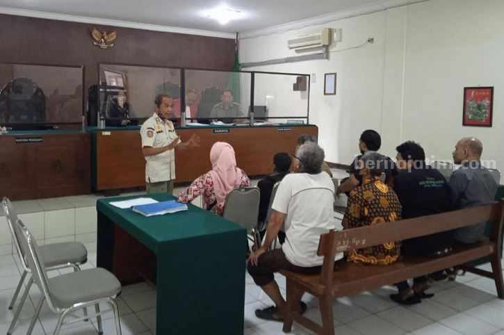 Suasana persidangan 8 terdakwa pembuang sampah sembarangan di PN Kota Yogyakarta. (Istimewa)