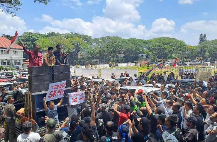 Dalam Demo Ojol, Wali Kota Malang Tawarkan Bikin Aplikasi Sendiri Demo pengemudi Ojol di Malang.