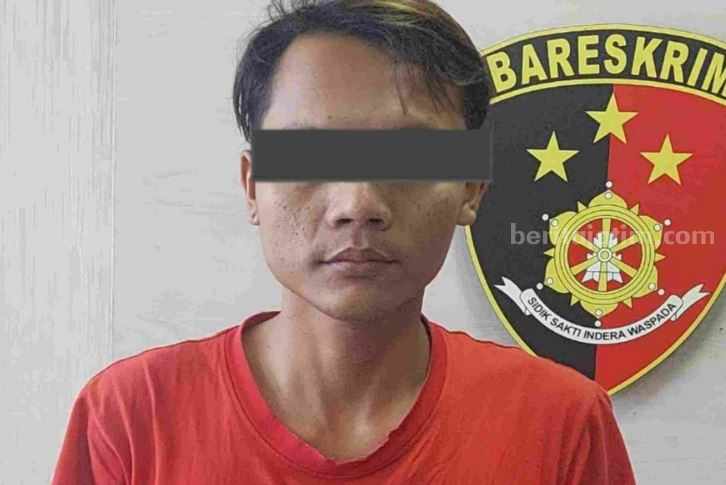 Warga asal Mantup, Lamongan, ditahan polisi karena membawa pedang dalam kondisi mabuk saat ada acara pentas seni di Desa Brangkal, Kecamatan Balongpanggang, Gresik.
