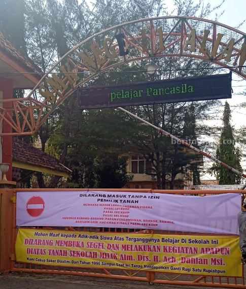 SMKN 1 Kalianget saat disegel ahli waris