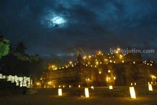 Candi Penataran saat bulan purnama