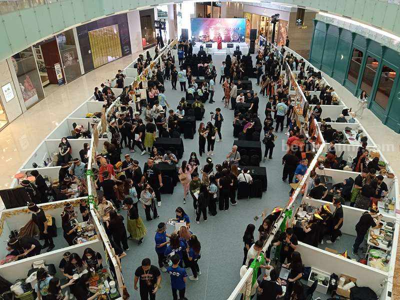 Universitas Ciputra Surabaya Pecahkan Rekor MURI BMC mahasiswa baru Universitas Ciputra di Ciputra World Surabaya