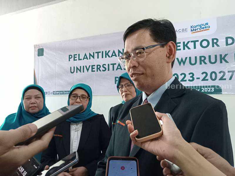Mahasiswa UHW Perbanas Punya Kesempatan Lulus Lewat Proyek Bisnis Rektor UHW Perbanas Surabaya Dr Yudi Sutarso.
