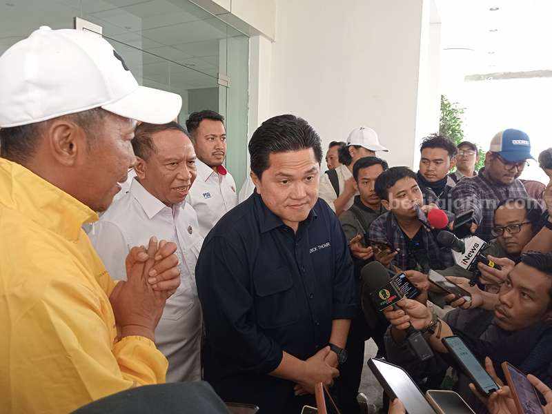 Ketua Umum PSSI Erick Thohir di Unesa.