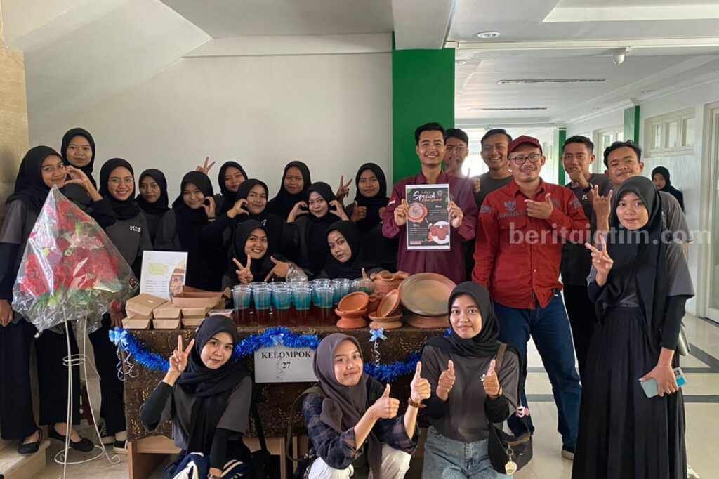 Gelar Expo, KKN Unisla 2023 Promosikan Produk UMKM 30 Desa Expo KKN Unisla Lamongan 2023, ajang promosi produk-produk UMKM desa di sepanjang aliran sungai bengawan solo.
