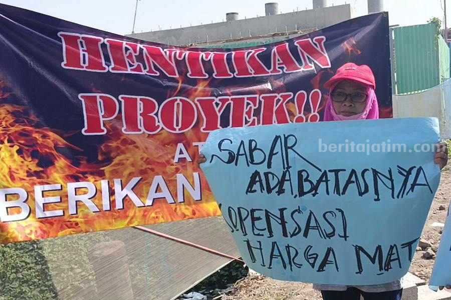 Warga Desa Entalsewu Kec. Buduran demo tutup akses proyek PT Cahaya Fajar