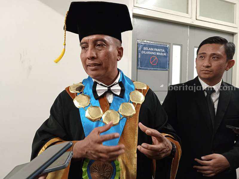 Rektor Unesa Prof Nurhasan.