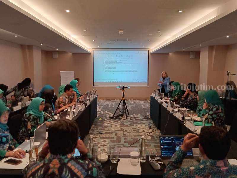 FEB UHW Perbanas Surabaya Bersiap Terima Akreditasi Internasional Inhouse Training IACBE di Novotel Samator Surabaya.
