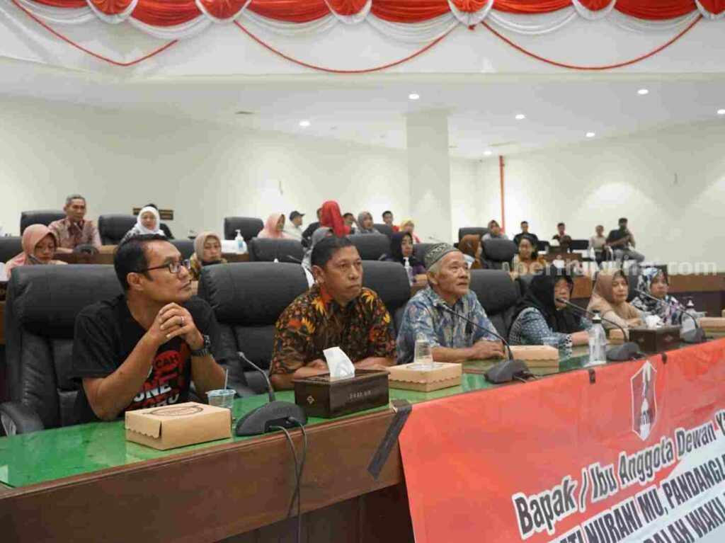 Keberatan Tarif Sewa Lahan KAI, Pasirkambang Datangi DPRD Bojonegoro