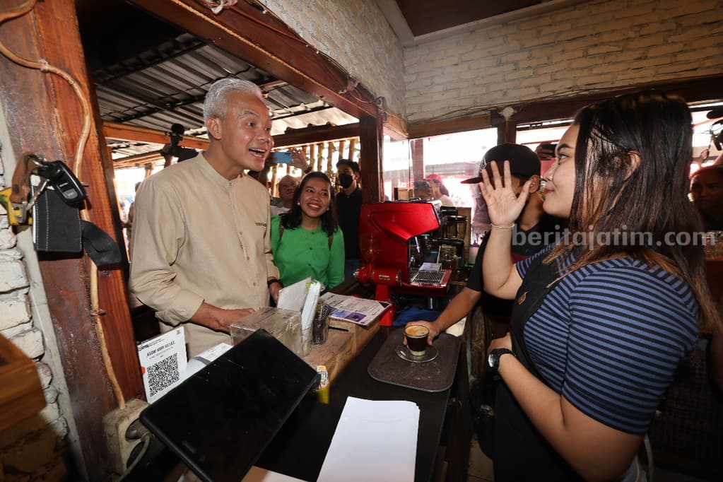 Novita tampak bersemangat saat bertemu Ganjar Pranowo.