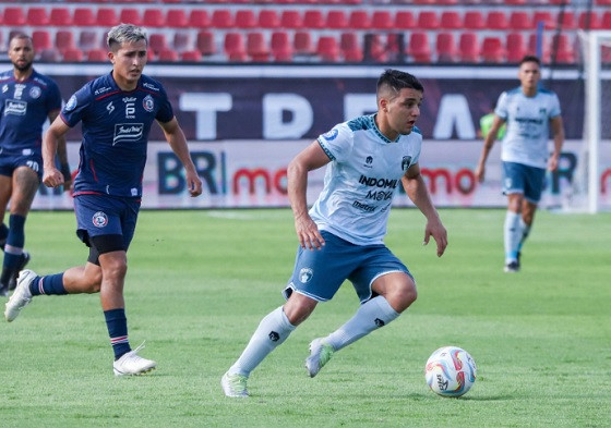 Arema FC dipaksa puas berbagi angka usai bermain tanpa gol melawan Persita Tangerang, Sabtu (16/9/2023). Foto: Persita