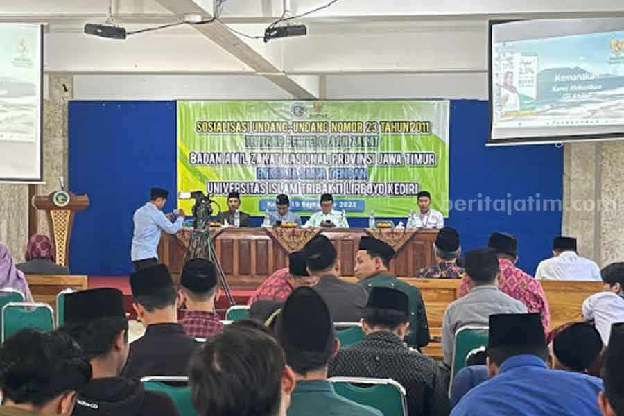 Gandeng Baznas Jatim, UIT Lirboyo Kediri Gelar Sosialisasi UU Pengelolaan Zakat dan Beasiswa Sosialisasi tentang pengelolaan zakat oleh Baznas Jatim diikuti oleh dosen dan mahasiswa UIT Lirboyo Kediri.