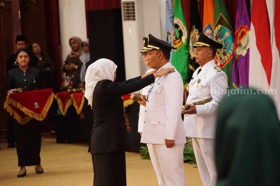 Hergunadi saat dilantik menjadi Pj Bupati Magetan Gubernur Jawa Timur Khofifah Indar Parawansa di Gedung Negara Grahadi, Minggu (24/9/2023)