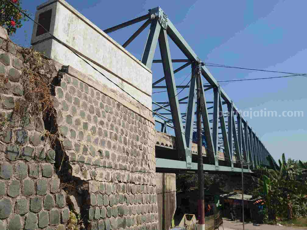 Jembatan Kaliketek Bersejarah di Bojonegoro Mulai Retak Bojonegoro