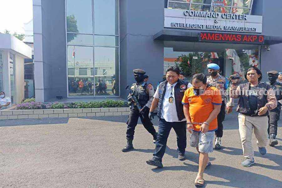 Fredy Pratama, gembong peredaran narkoba di Pulau Jawa saat digelandang polisi. (Foto/Anggadia)