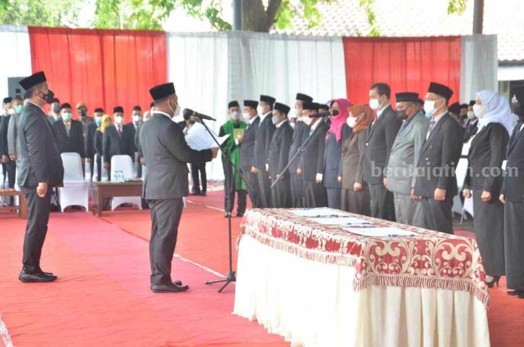 ASN Gresik Diimbau Tak Dukung Peserta Pemilu ASN Kabupaten Gresik saat dilantik dan diambil sumpahnya