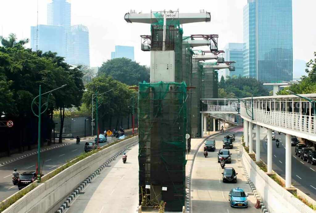 Proyek pembangunan LRT di ibukota Jakarta kontruksinya menggunakan beton SIG