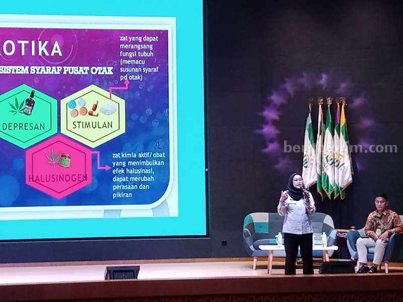 Ganja Paling Banyak Dikonsumsi Remaja Jawa Timur Pemaparan materi oleh BNNP Jatim pada PKKMB 2023 Unusa