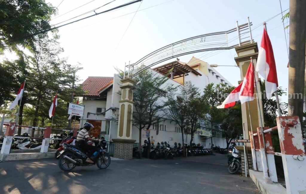 Pintu gerbang Dusun Singorejo yang berdekatan dengan kantor Bupati Gresik