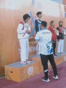Medyna Jaskia Wisabri, atlet Taekwondo dari Kabupaten Malang berhasil meraih medali perak di kelas Kyorugi Putri Under 57 kilogram (Kg), Porprov Jatim VIII, Selasa (5/9/2023).