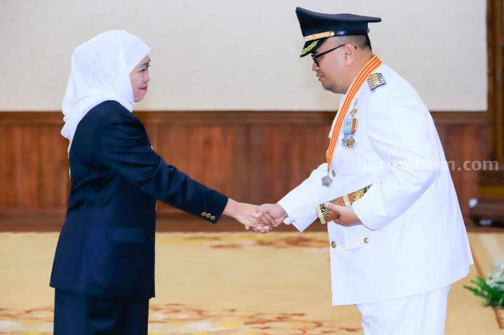 Khofifah Indar Parawansa melantik Timbul Prihanjoko sebagai Bupati Probolinggo