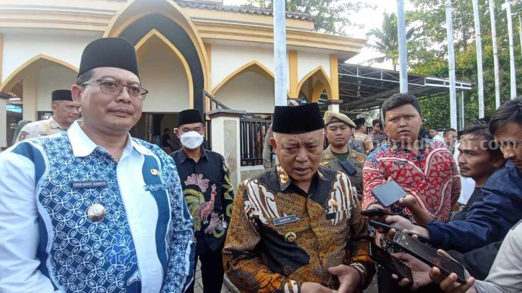Polda Selidiki Dugaan Korupsi Tender Proyek Dinas Cipta Karya, Bupati Malang : Biar Hukum Berjalan Bupati Malang HM Sanusi bersama Wakil Bupati Malang Didik Gatot Subroto, usai menggelar doa bersama keluarga korban tragedi Kanjuruhan, Kamis (7/9/2023) sore.