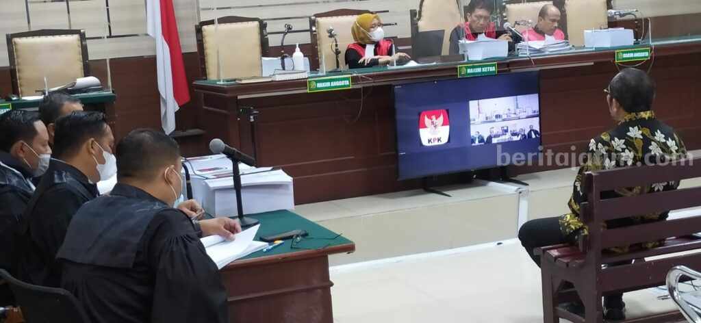 Dituntut 12 Tahun, Sahat Tua P Simandjuntak Lemas