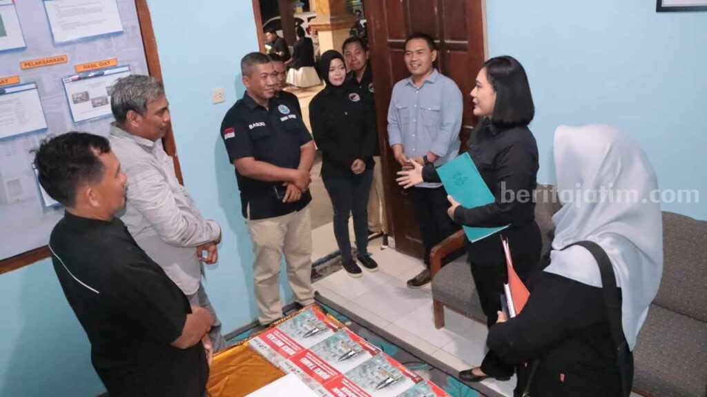 Tim asistensi Direktorat Reserse Narkoba (Ditresnarkoba) Polda Jatim saat melakukan monitoring di kampung tangguh bebas narkoba di Desa Kepatihan Menganti Gresik
