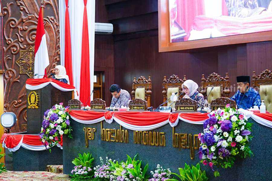 Gubernur Khofifah