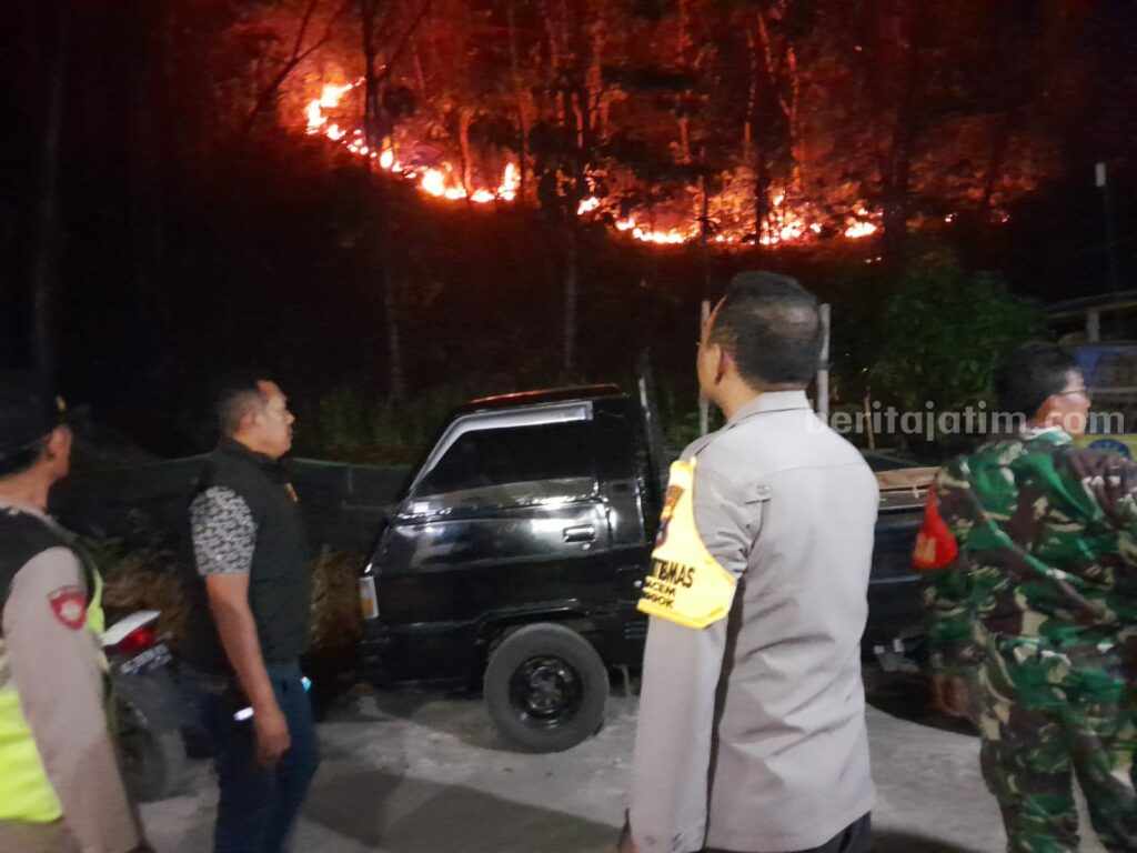 Lereng Gunung Pegat di Kabupaten Blitar terbakar pada Sabtu (09/09/23).