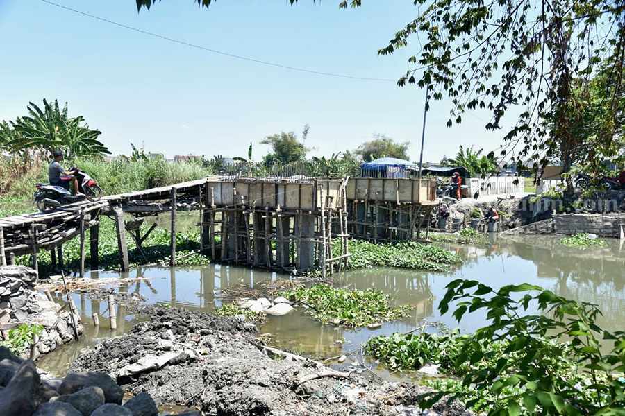 Pembangunan Jembatan Shiratal Mustaqim Kali Klurak Candi Kabupaten Sidoarjo.