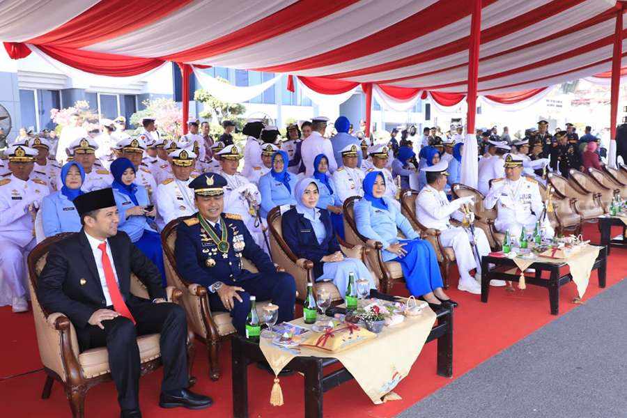 HUT ke-78 TNI AL, Wagub Emil: Jatim Rumah Bagi Angkatan Laut Indonesia Wagub Emil di Dermaga Madura Koarmada II Ujung Surabaya, Senin (11/9/2023)