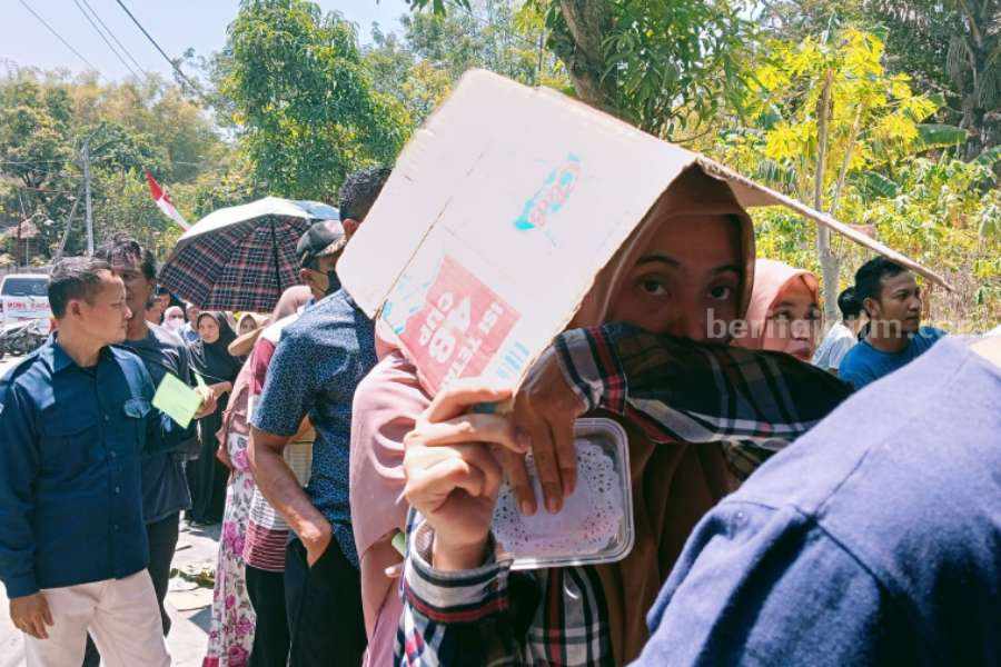 Pilkades E-Voting Magetan, Warga Mojopurno Kepanasan Antre Magetan