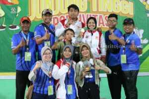 Atlet Menembak Kabupaten Malang Raih Emas dan Perunggu Atlet menembak dari Kabupaten Malang sukses meraih medali emas dan perunggu dalam Porprov Jatim Ke-VIII, Selasa (12/9/2023).