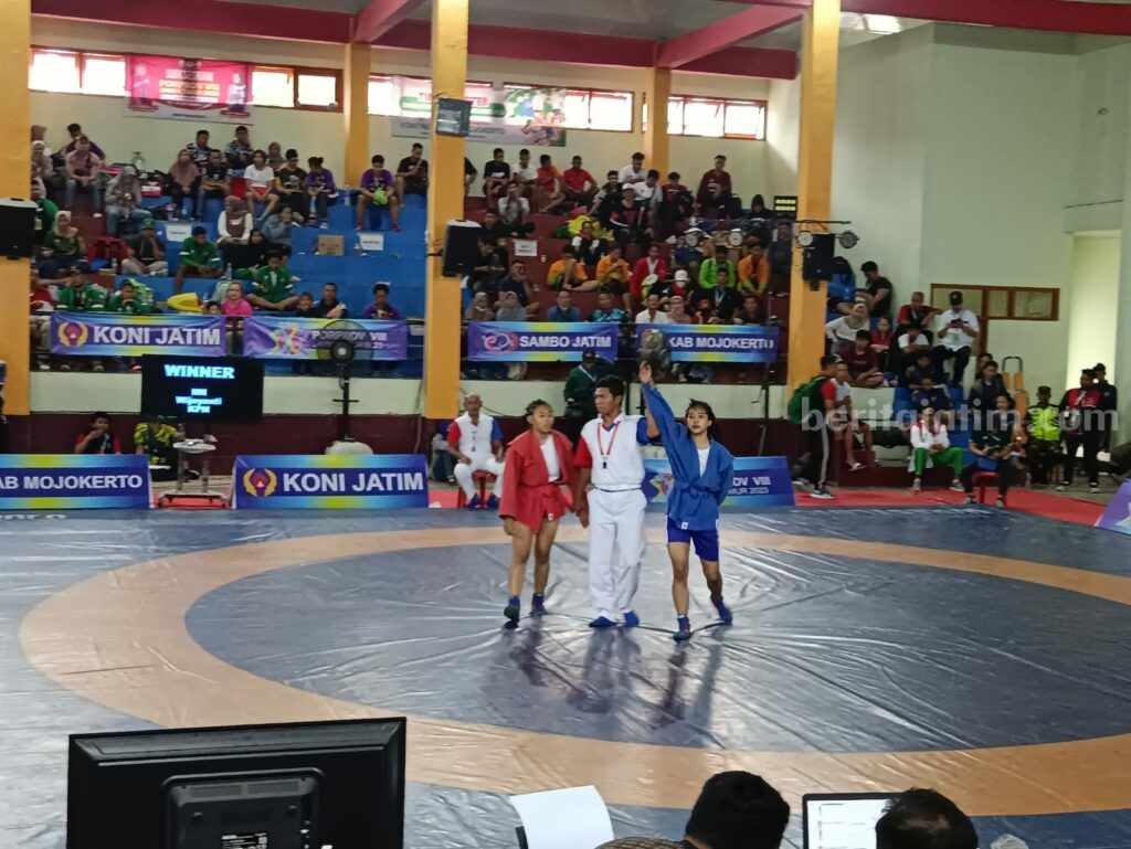 Kabupaten Malang Juara Umum Cabor Gulat, Anggar dan Bina Raga Porprov VIII Atlet Kabupaten Malang dari Cabor Sambo, Iin Wijayanti Kelas 54 kilogram (kg) putri, mempersembahkan tiga medali emas dalam Porprov Jatim Ke-VIII, Jumat (15/9/2023).