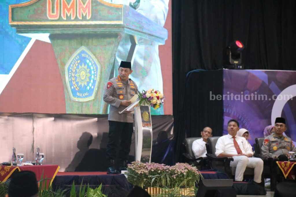 Kapolri Jenderal Polisi Listyo Sigit Prabowo, memberikan Kuliah Tamu bagi ribuan Pesbama Kampus UMM, Kabupaten Malang, Jumat (15/9/2023).