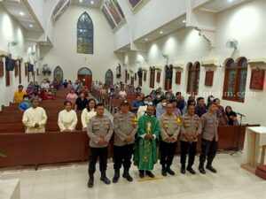 Wakapolres Sumenep Dialog Bersama Jemaat Kebaktian, Minta Gereja Tak Dijadikan Tempat Kampanye Wakapolres sumenep kunjungi jemaat gereja
