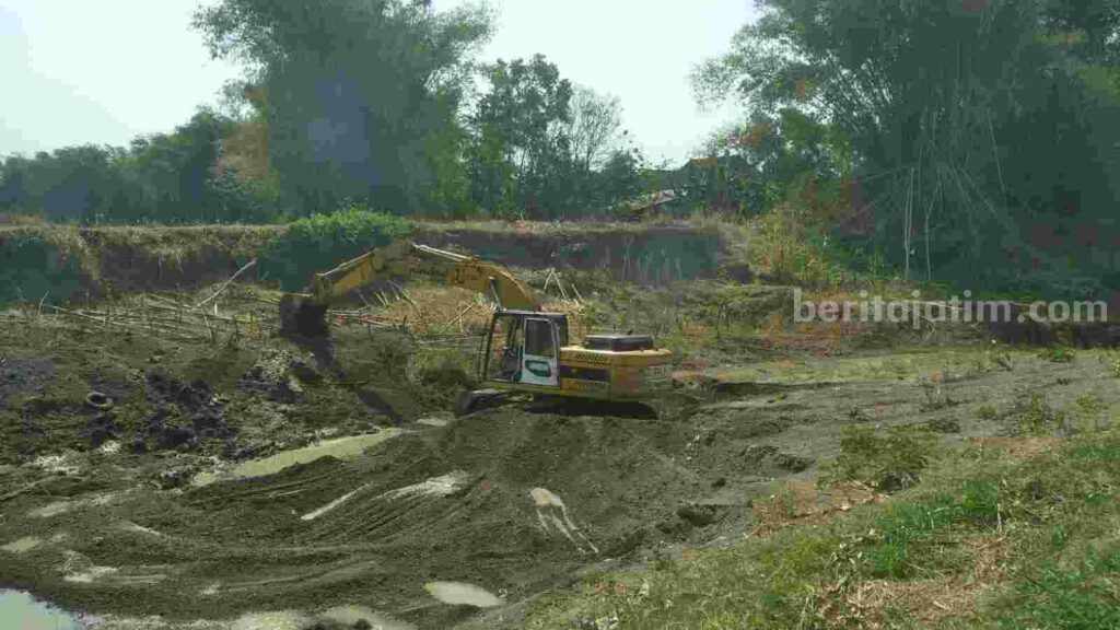 Normalisasi di Kali Lamong Kecamatan Dawarblandong, Kabupaten Mojokerto. [Foto : ist]