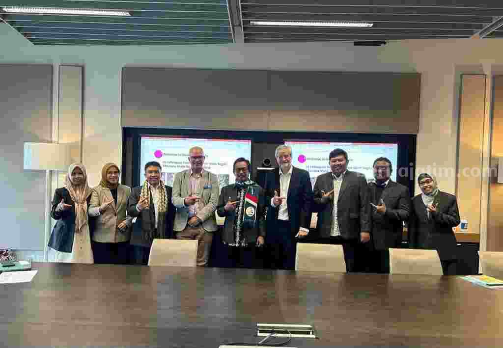 Rektor Unisma dan jajaran di Universitas Deakin (Foto: Istimewa)